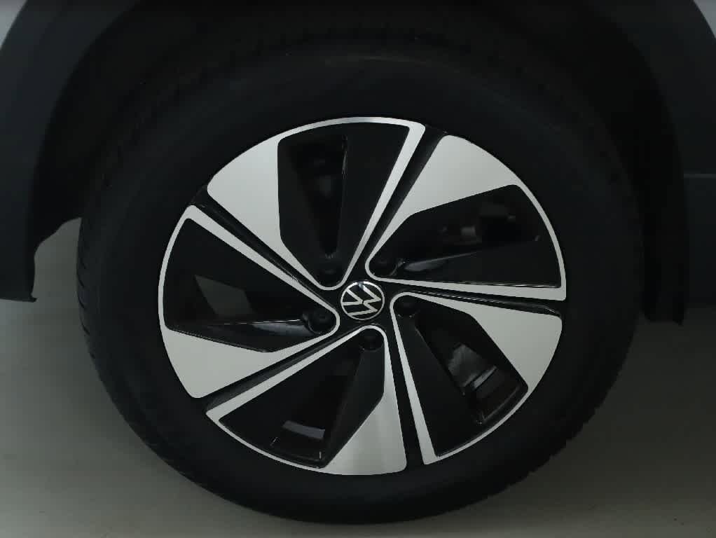Used 2025 Volkswagen Taos SE w/ Panoramic Sunroof Package AWD/4WD image 12