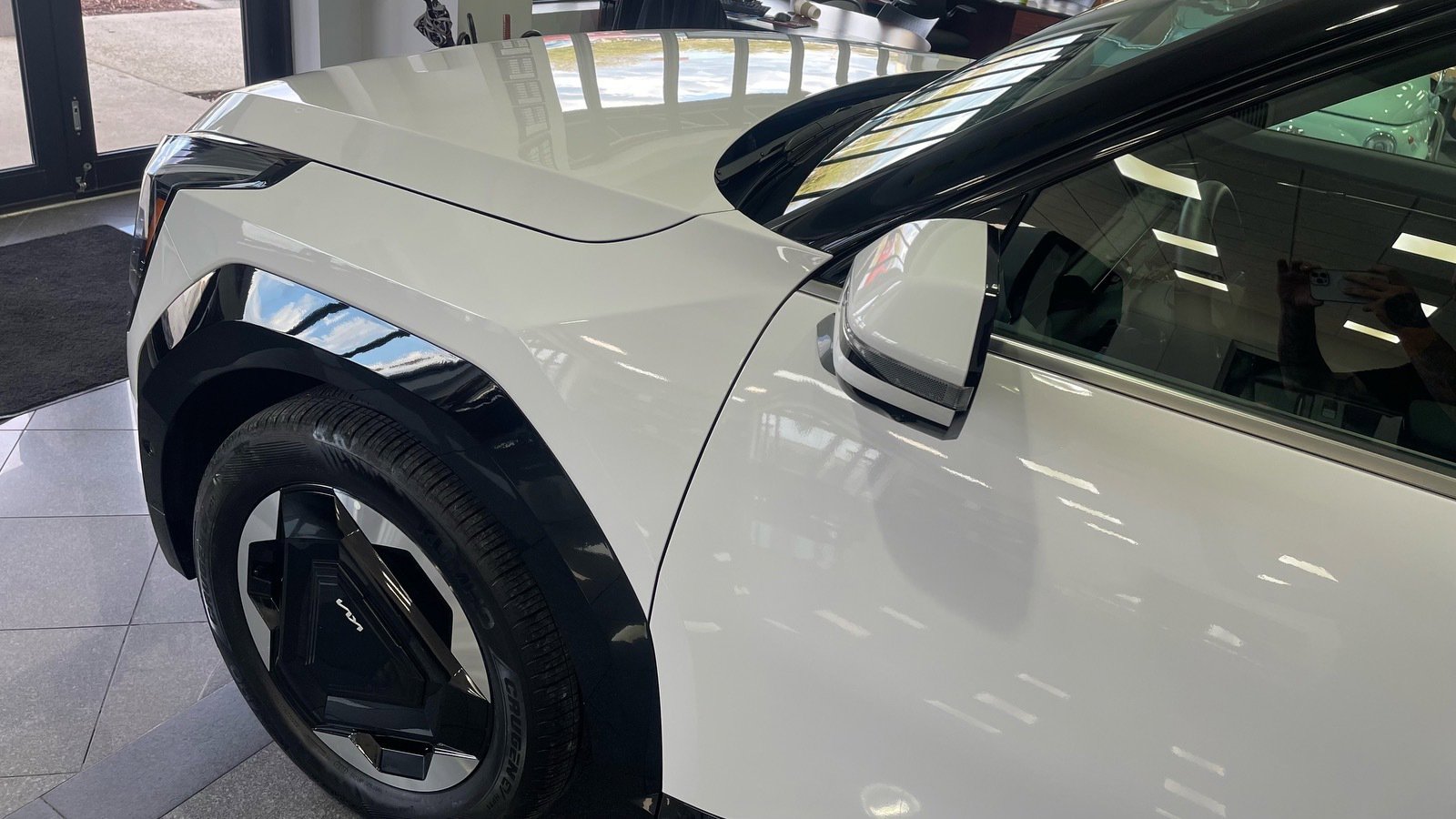 Used 2025 Kia EV9 Land w/ Towing Package image 12