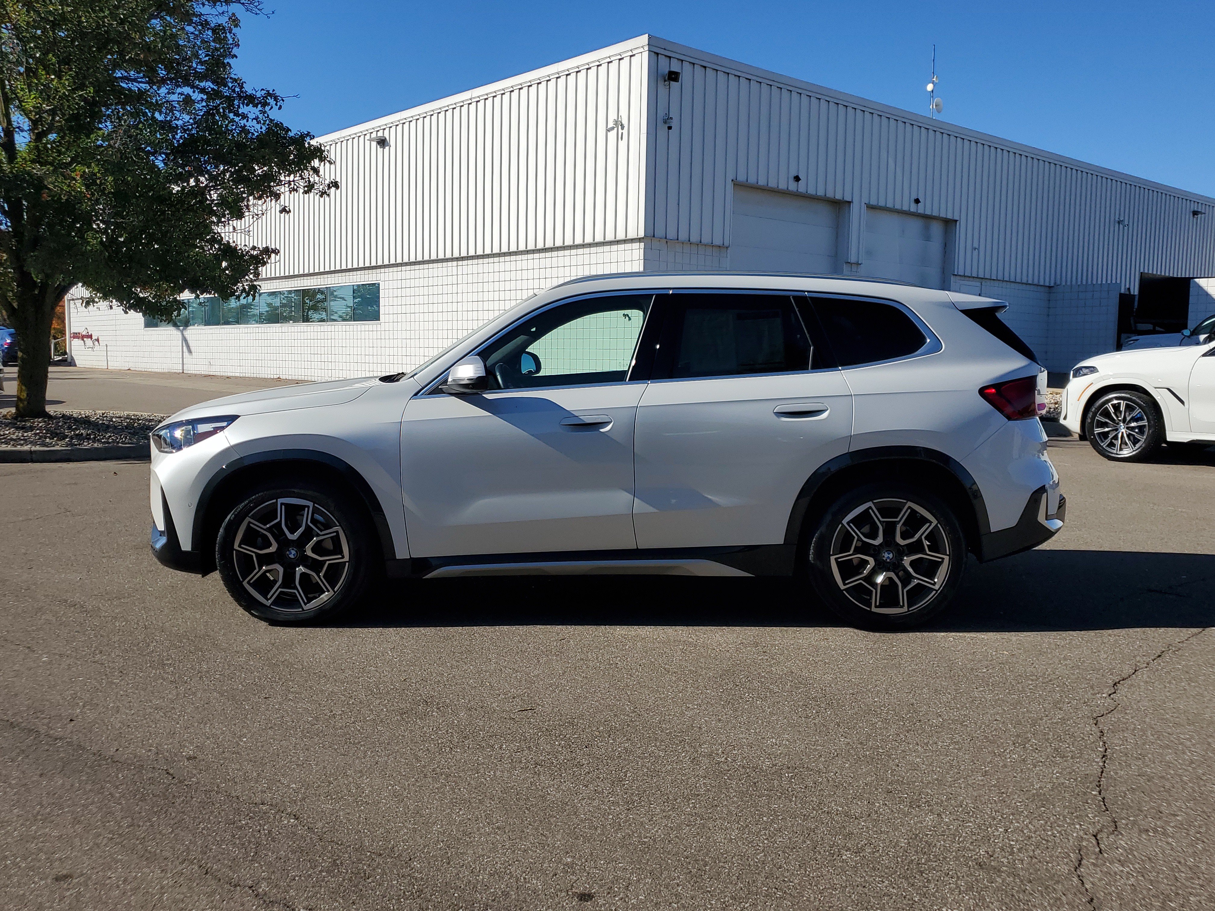 Certified 2023 BMW X1 xDrive28i w/ Premium Package AWD/4WD image 2