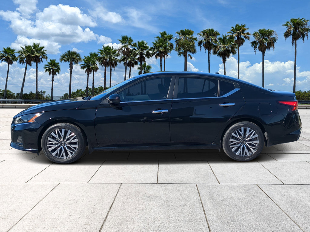 Used 2023 Nissan Altima 2.5 SV FWD image 7