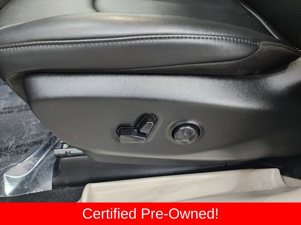 Used 2024 Chrysler Pacifica Touring-L image 13