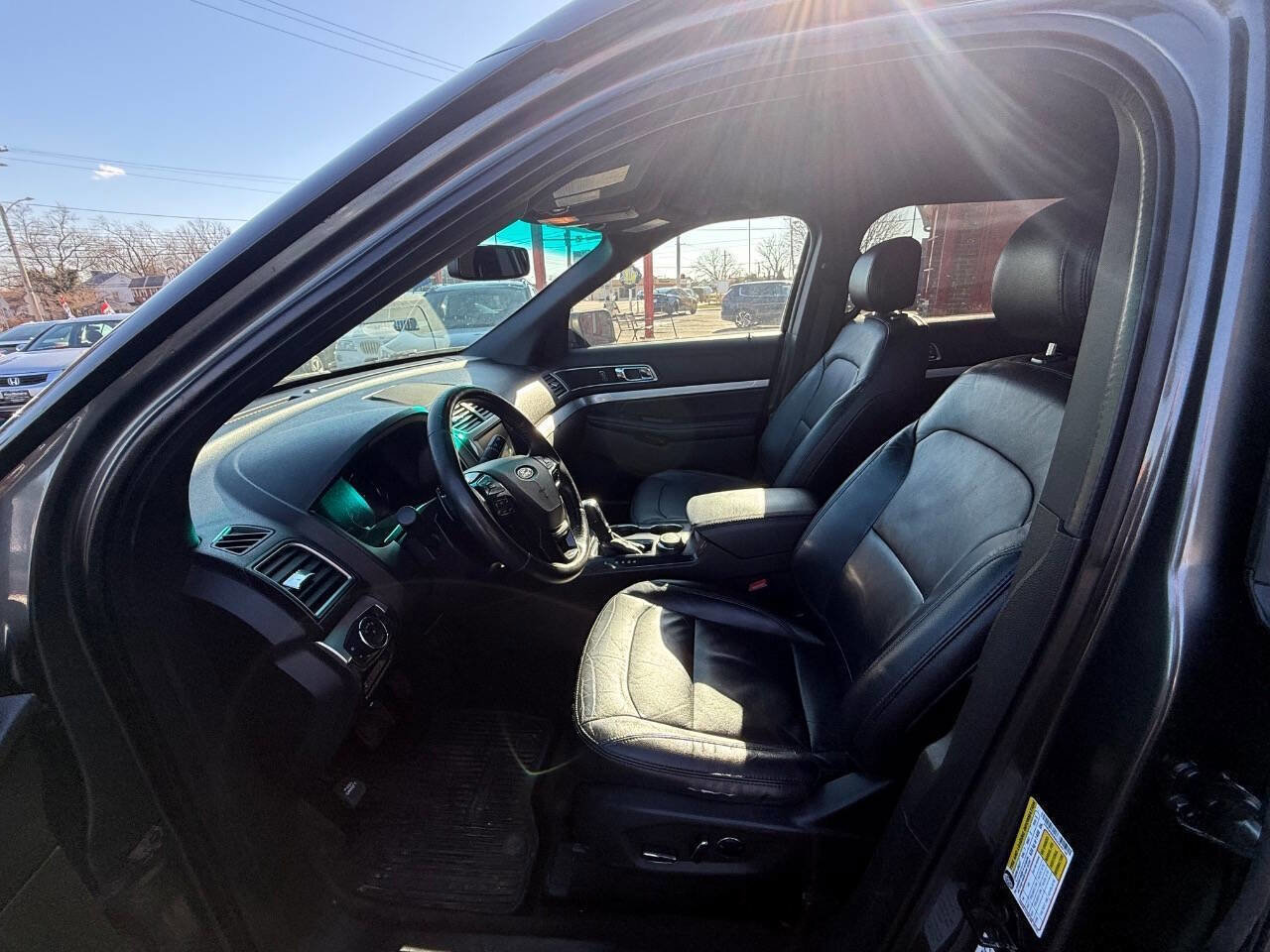 Used 2016 Ford Explorer XLT w/ Equipment Group 202A image 19