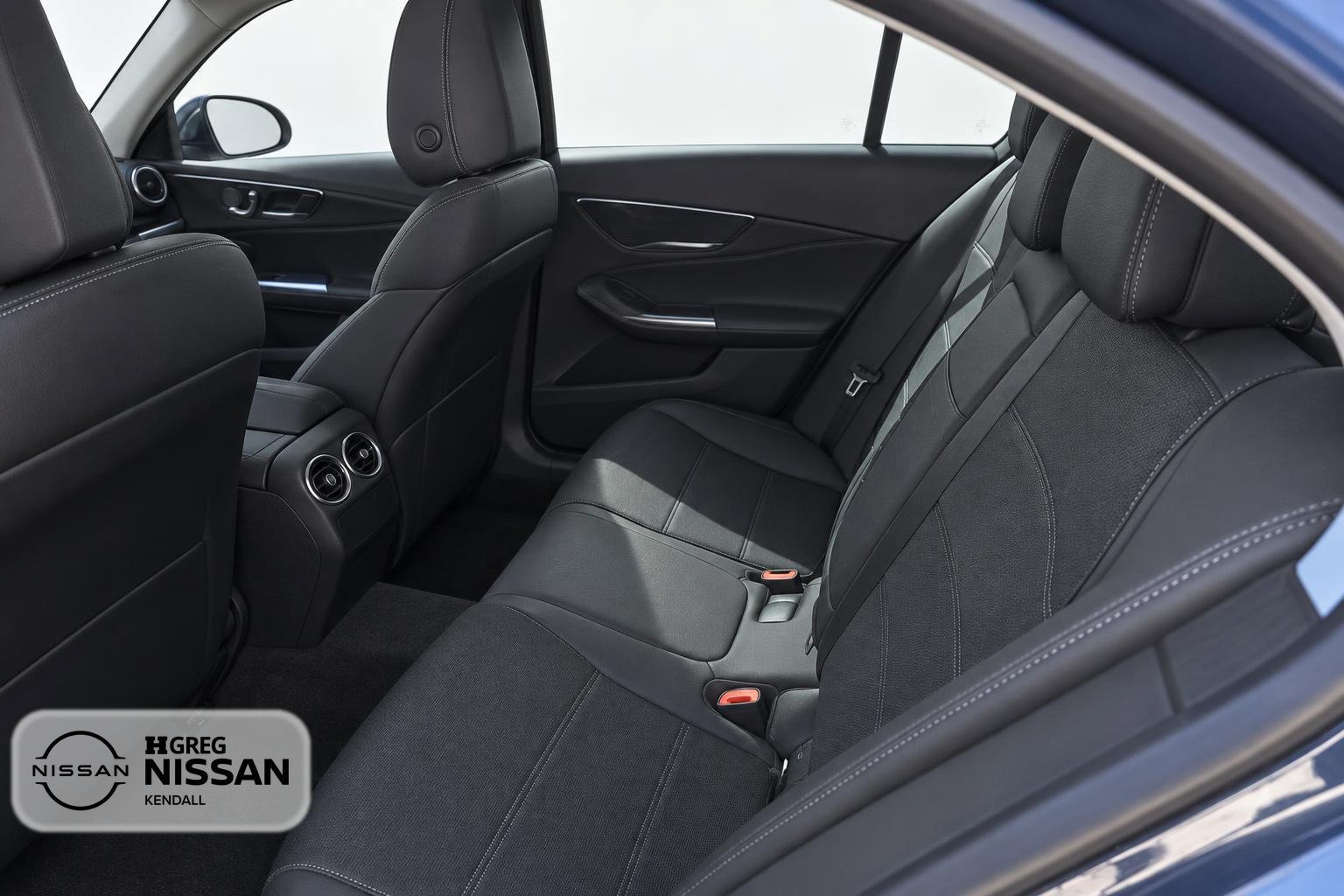 Used 2023 Mercedes-Benz C 300 Sedan w/ Exclusive Trim Package image 9