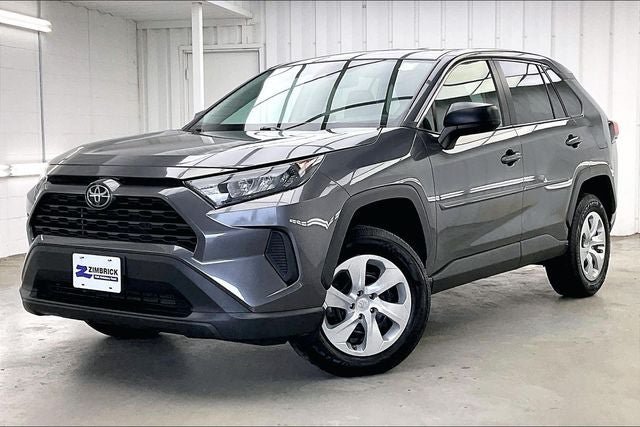 Used 2022 Toyota RAV4 LE AWD/4WD image 2