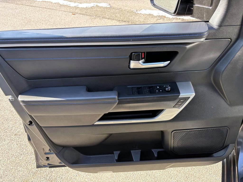 Used 2025 Toyota Sequoia Platinum image 11