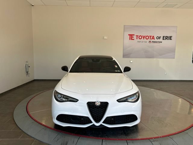 Used 2022 Alfa Romeo Giulia Veloce AWD/4WD image 2