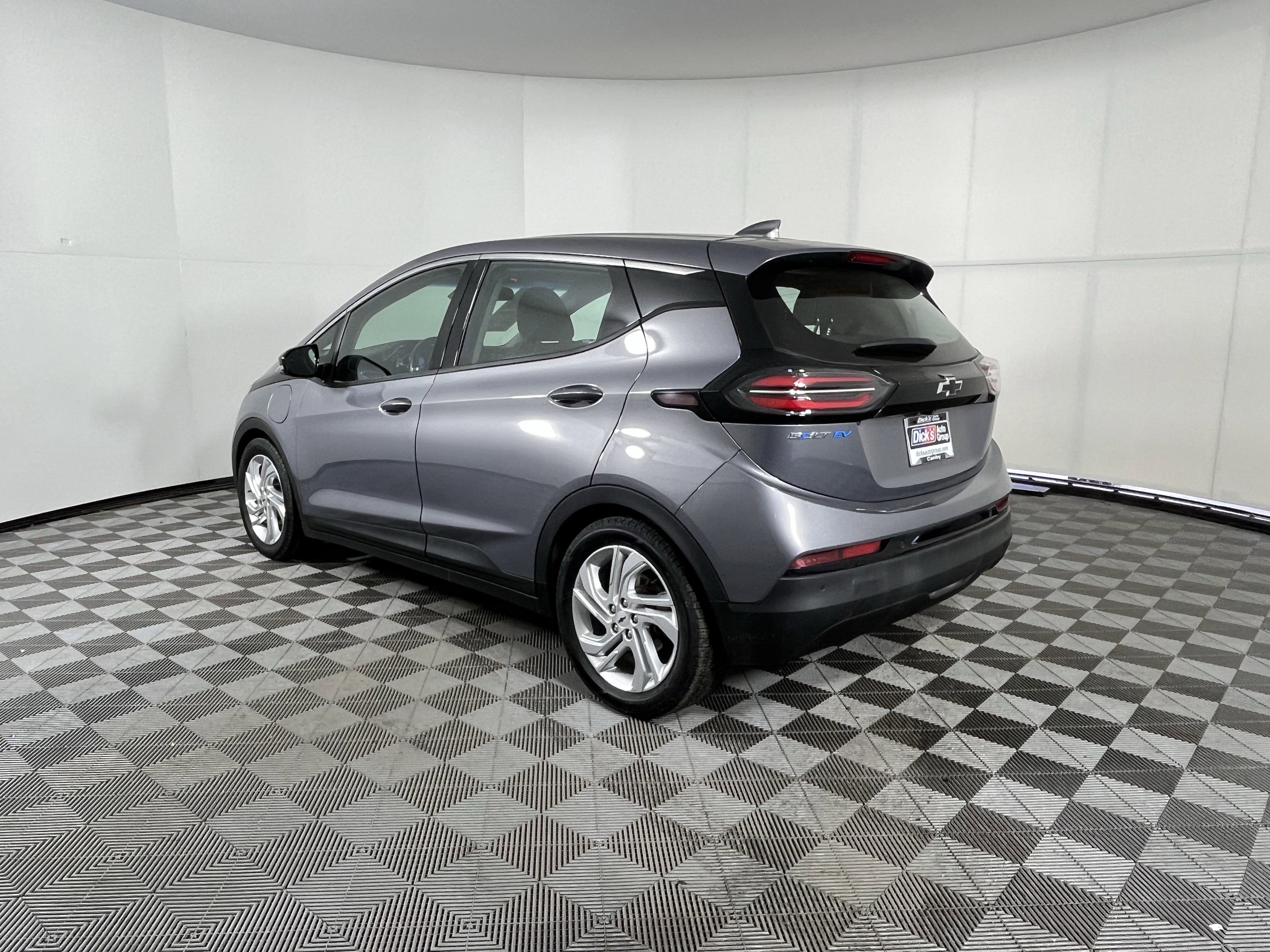 Used 2022 Chevrolet Bolt LT image 3
