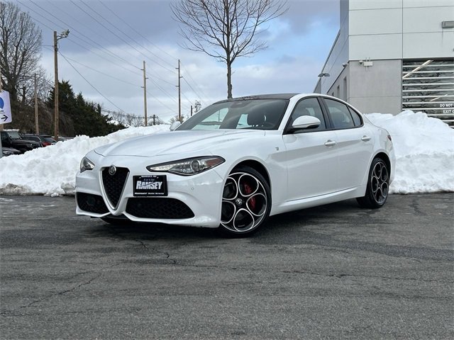 Used 2022 Alfa Romeo Giulia Ti image 1