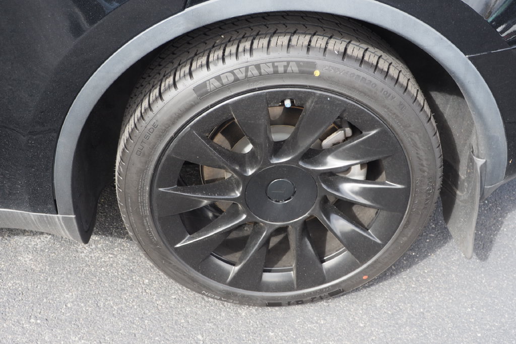 Used 2023 Tesla Model Y Long Range AWD/4WD image 9