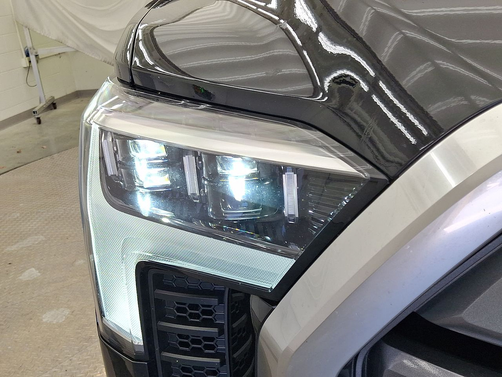 Used 2023 Toyota Tundra Limited AWD/4WD image 28