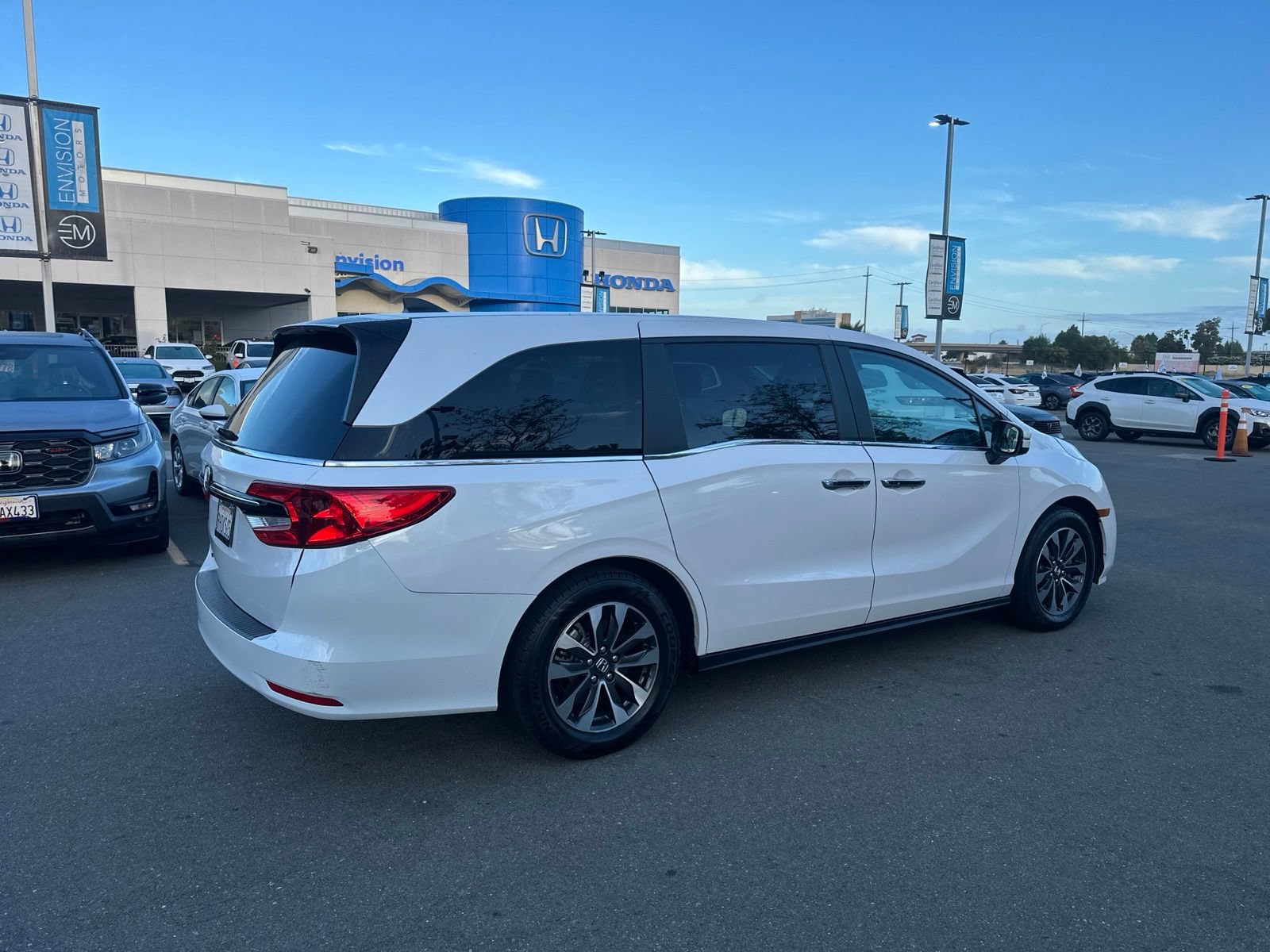 Used 2023 Honda Odyssey EX-L image 3