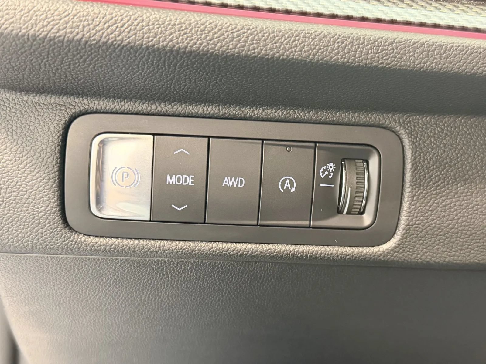 Used 2025 Chevrolet Traverse High Country w/ LPO, Cargo Package AWD/4WD image 34