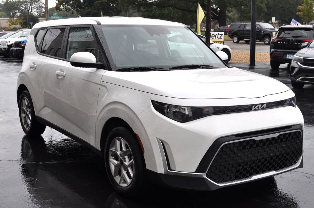 Used 2024 Kia Soul LX w/ LX Technology Package image 1