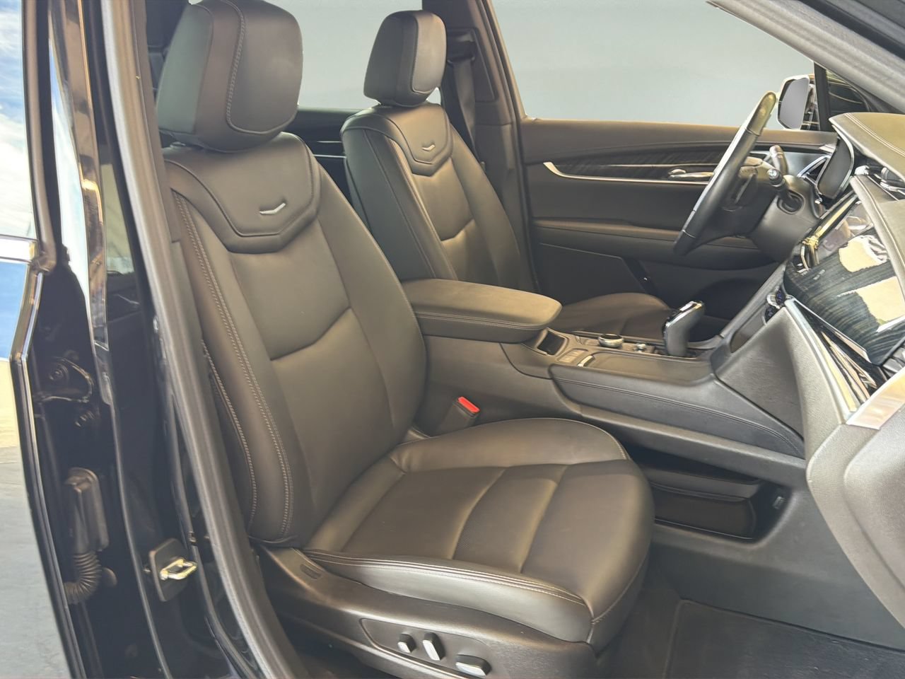 Certified 2023 Cadillac XT6 Premium Luxury FWD image 21