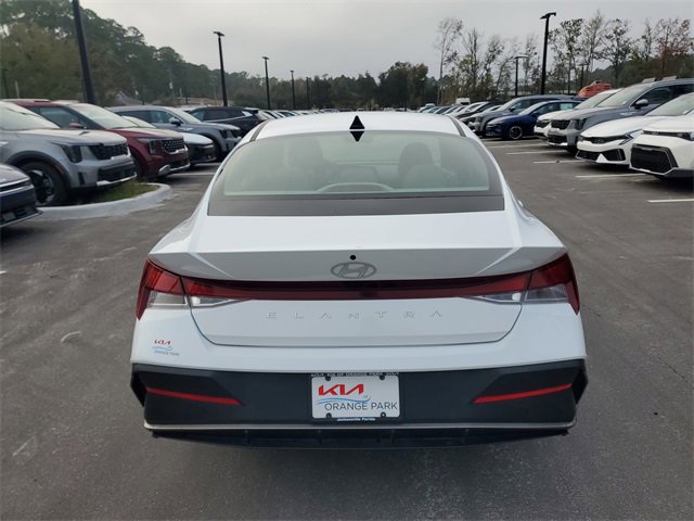 Used 2024 Hyundai Elantra SEL image 8