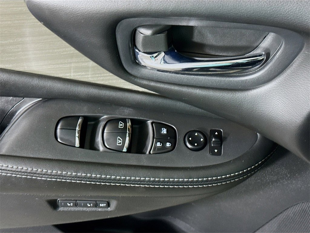 Used 2017 Nissan Murano Platinum w/ Platinum Technology Package image 23