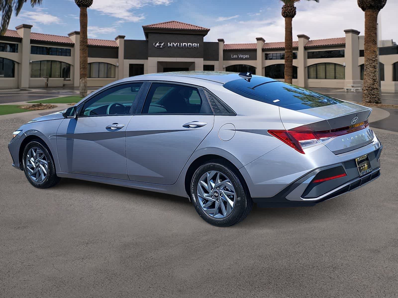 Used 2024 Hyundai Elantra SEL FWD image 6