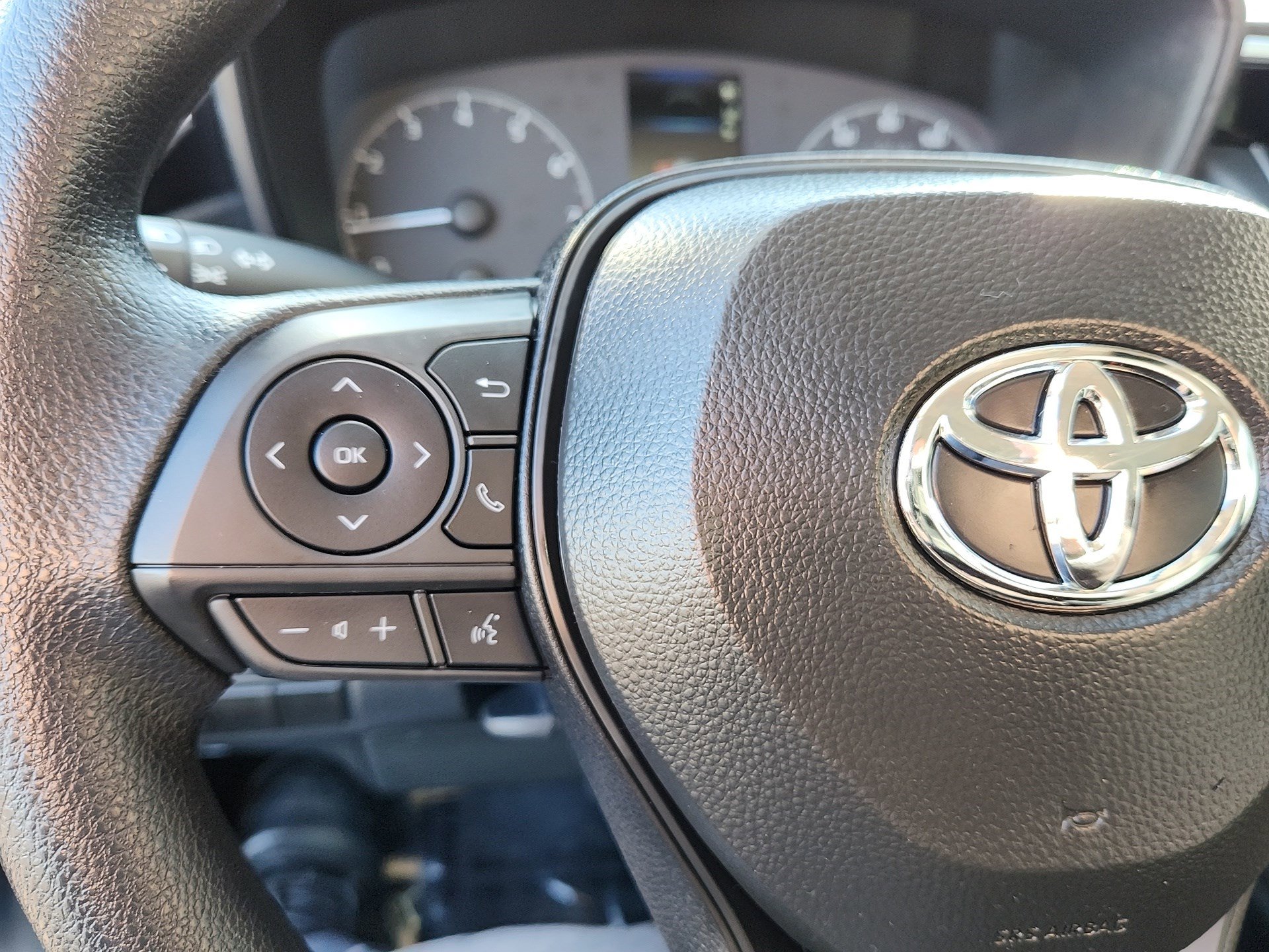 Certified 2025 Toyota Corolla LE image 18