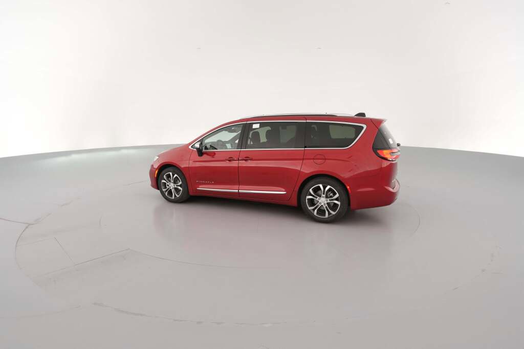 New 2026 Chrysler Pacifica Pinnacle image 7