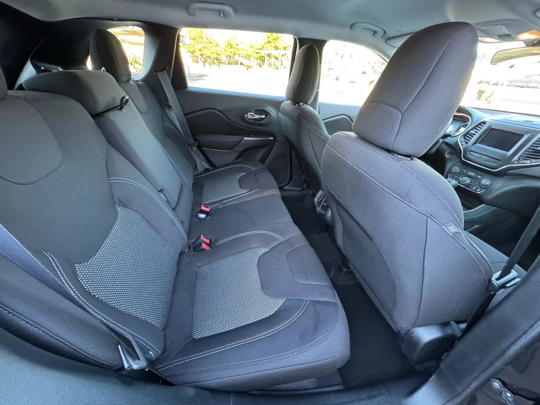 Used 2020 Jeep Cherokee Latitude image 15