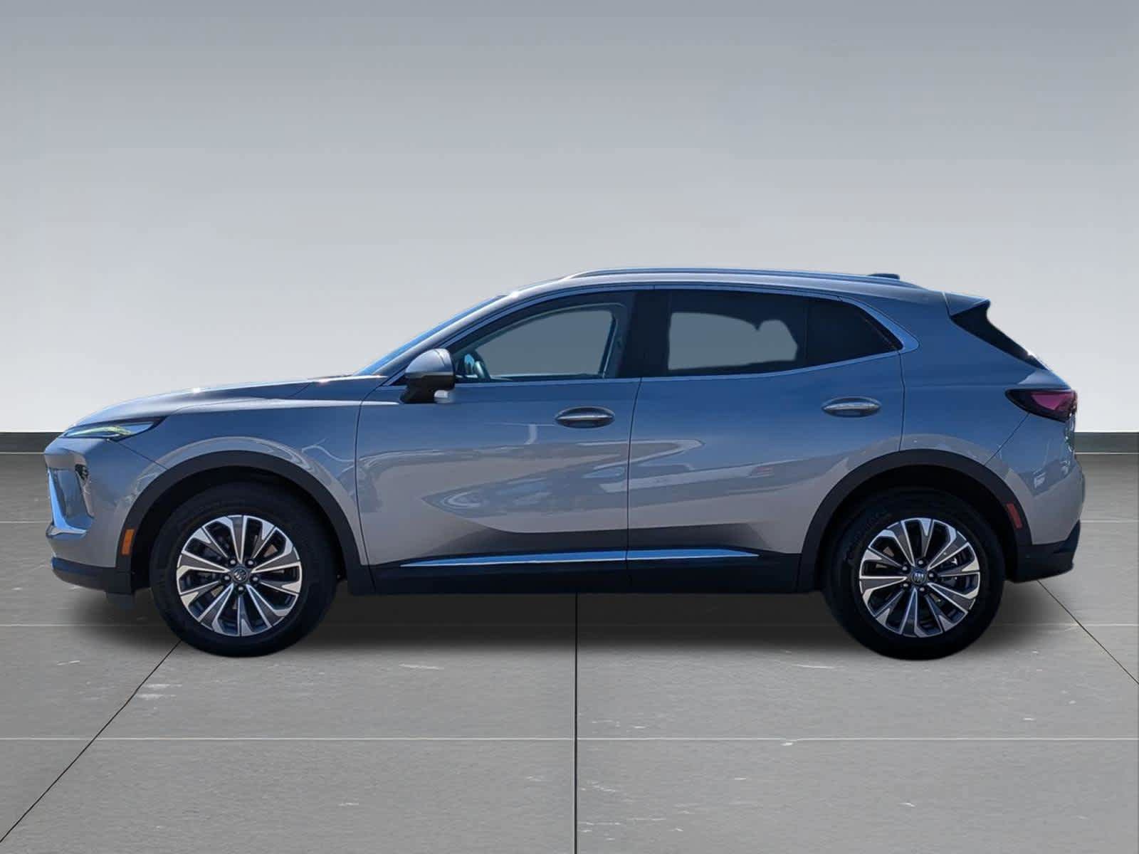 Used 2025 Buick Envision Preferred AWD/4WD image 2
