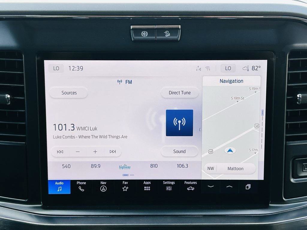 New 2025 Ford F250 Lariat w/ Black Appearance Package image 25