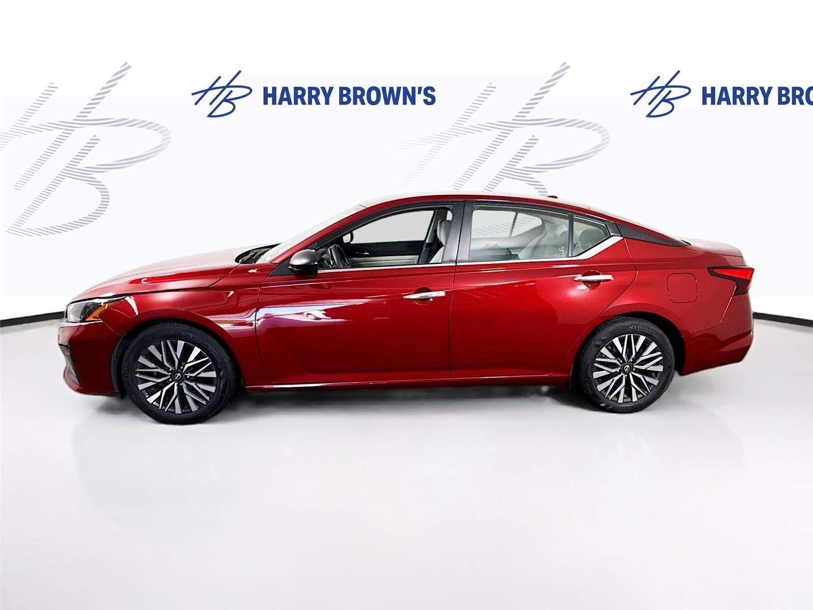 Used 2025 Nissan Altima 2.5 SV FWD image 25