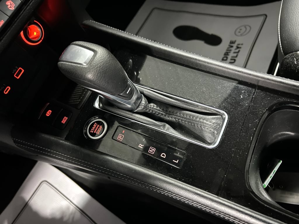Used 2023 Nissan Kicks SR w/ SR Premium Package FWD image 18