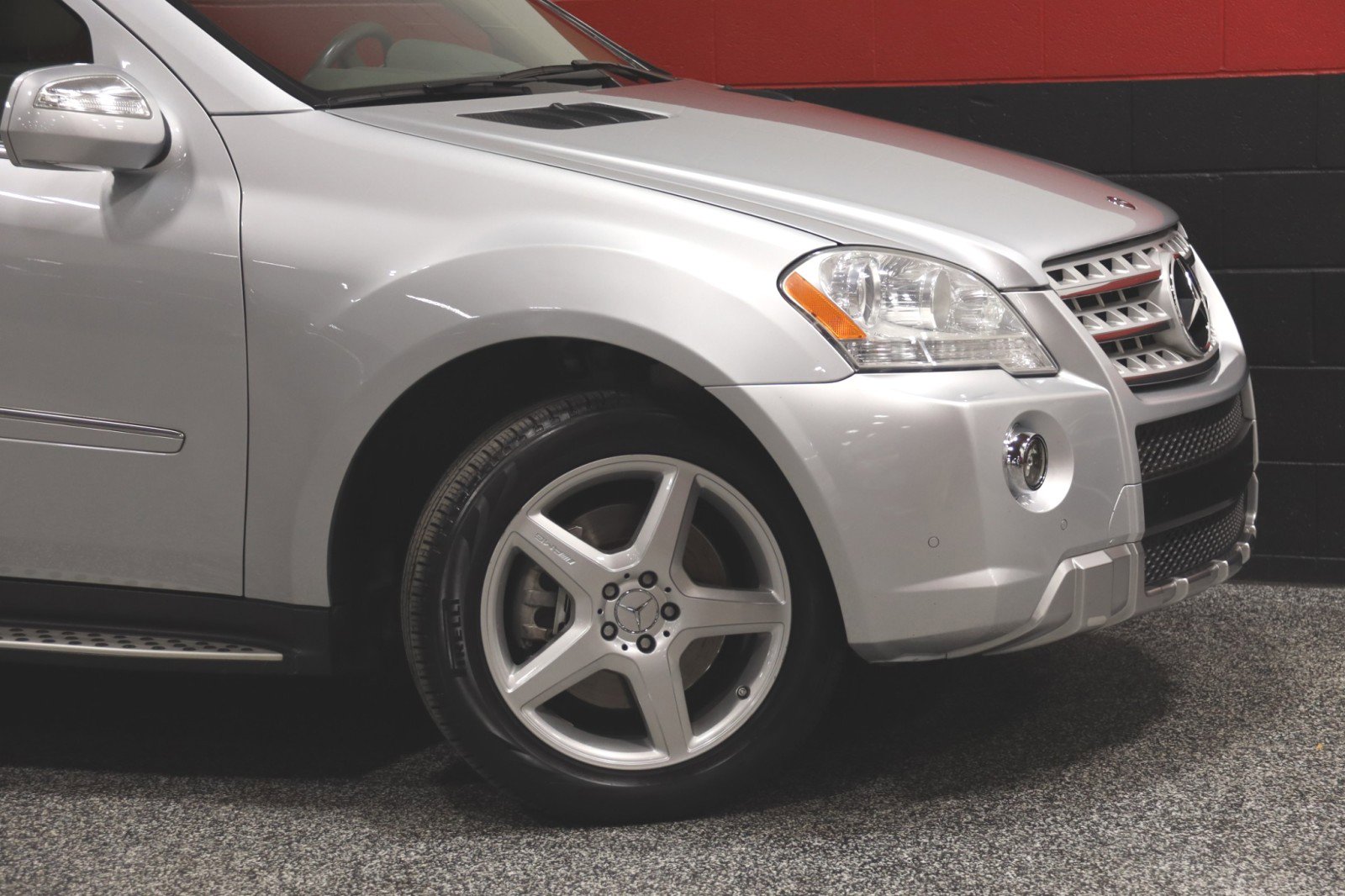 Used 2009 Mercedes-Benz ML 550 4MATIC image 3