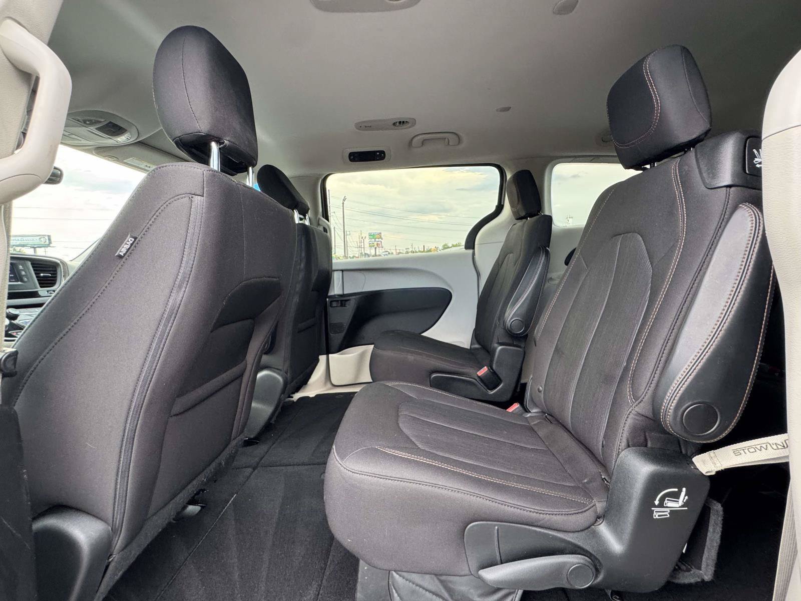 Used 2017 Chrysler Pacifica LX FWD image 22