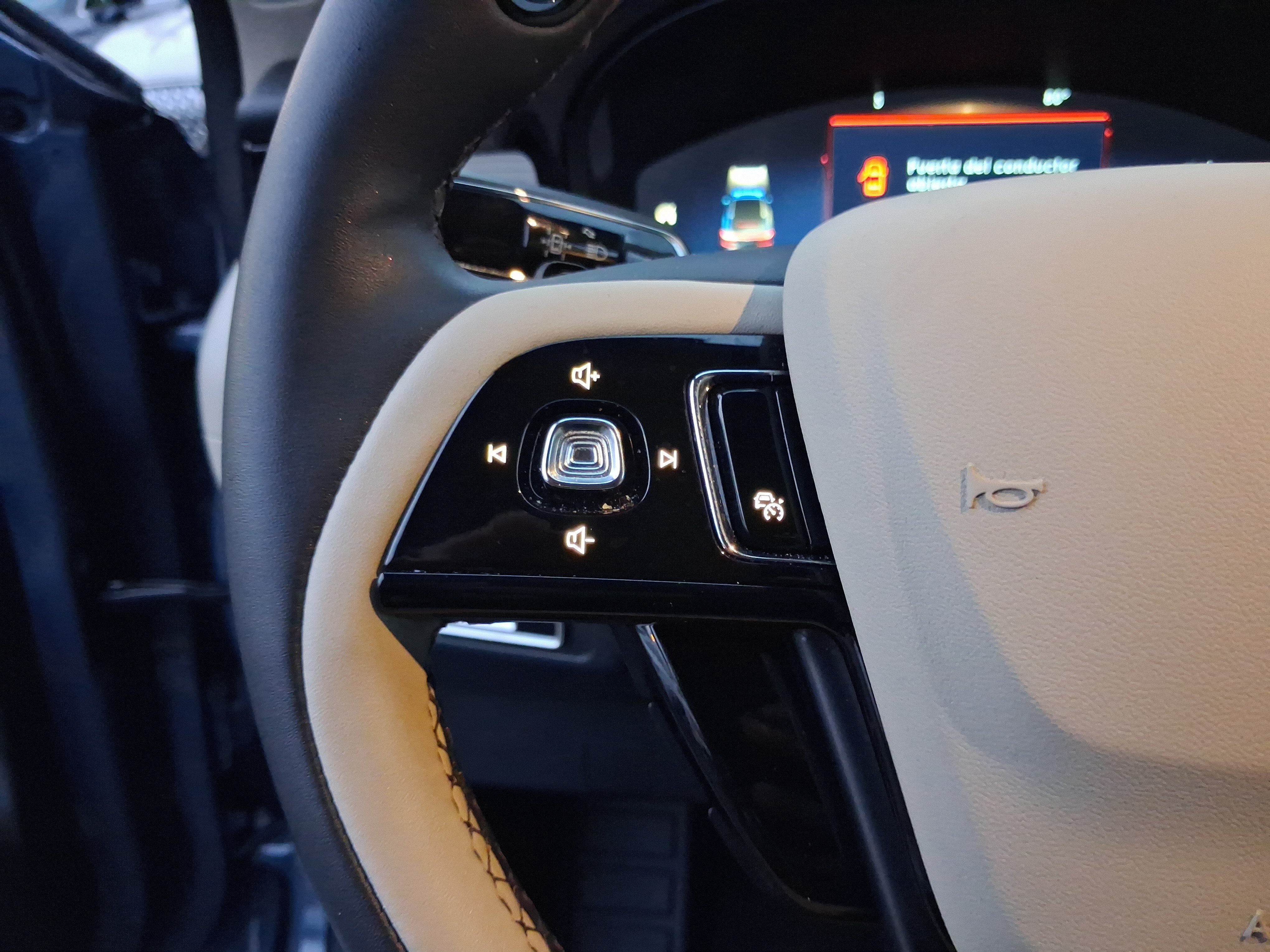 Certified 2025 Lincoln Corsair FWD image 15