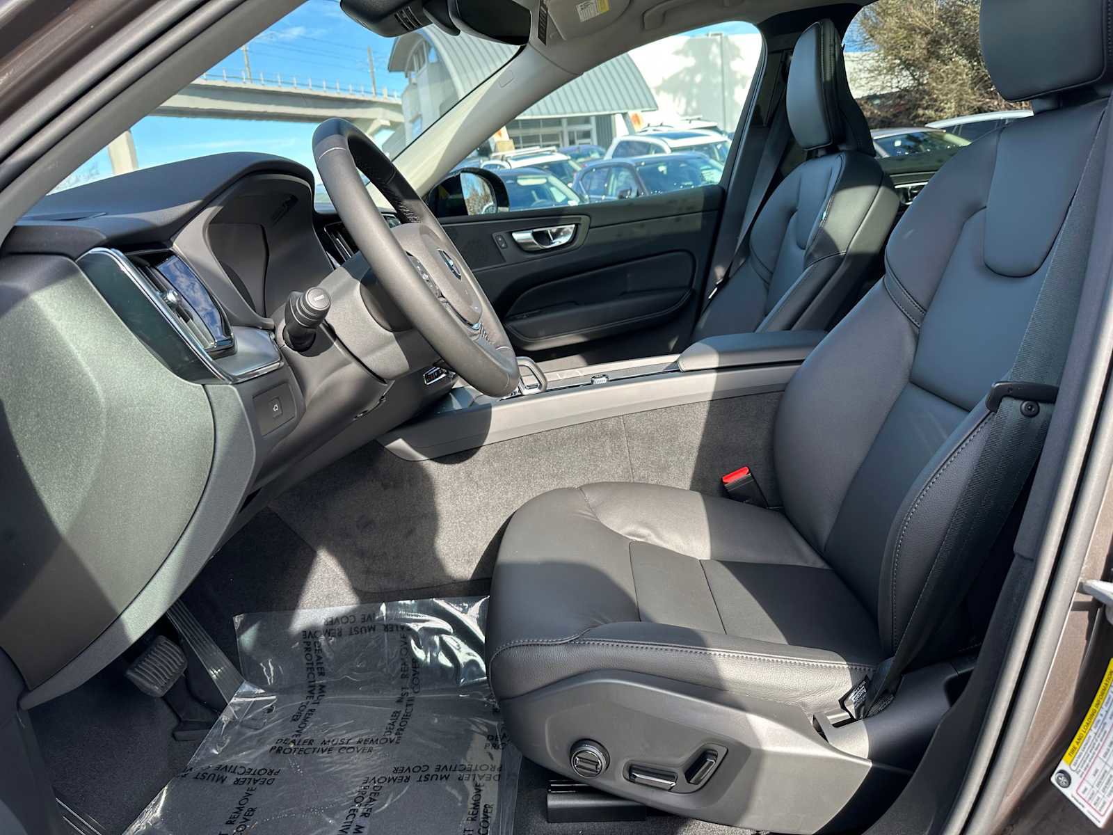 Used 2025 Volvo XC60 B5 Core w/ Protection Package Premier image 19