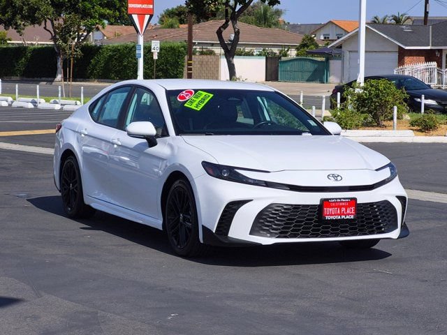 Used 2025 Toyota Camry SE FWD image 3