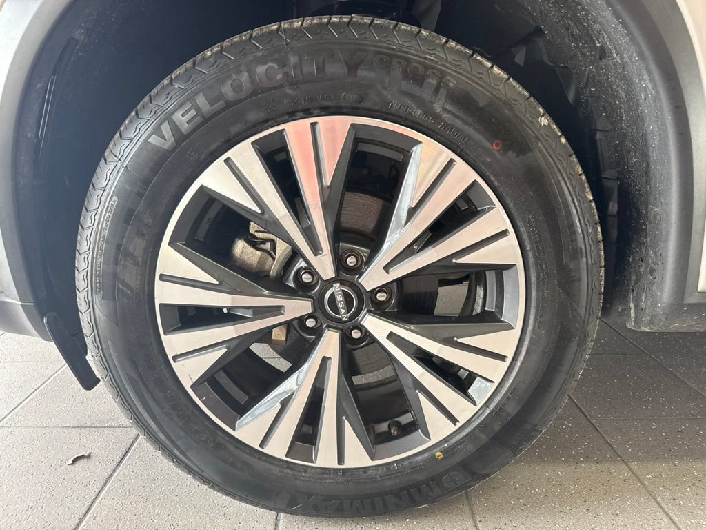 Certified 2023 Nissan Rogue SV FWD image 3