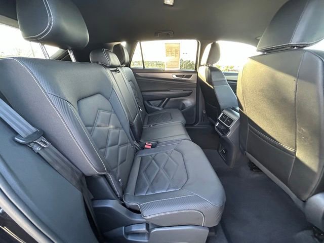 Used 2025 Volkswagen Atlas Cross Sport SE AWD/4WD image 32