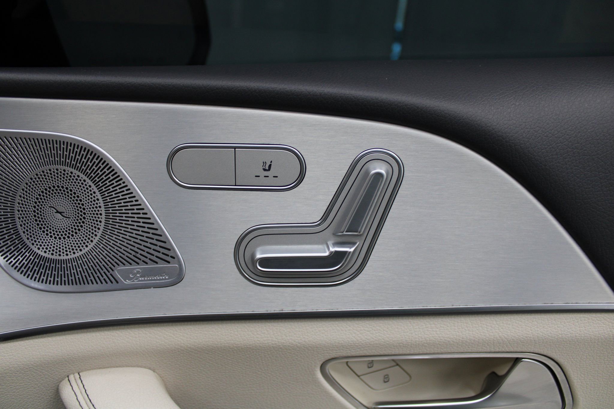 Used 2020 Mercedes-Benz GLE 350 4MATIC w/ Premium Package image 29