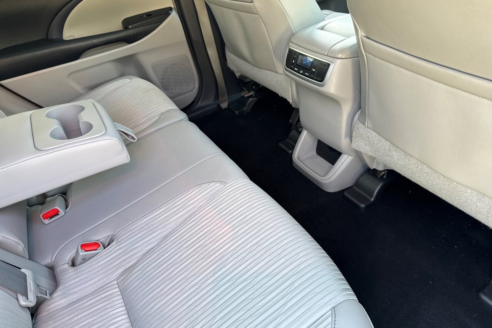 Used 2015 Toyota Highlander Plus FWD image 29