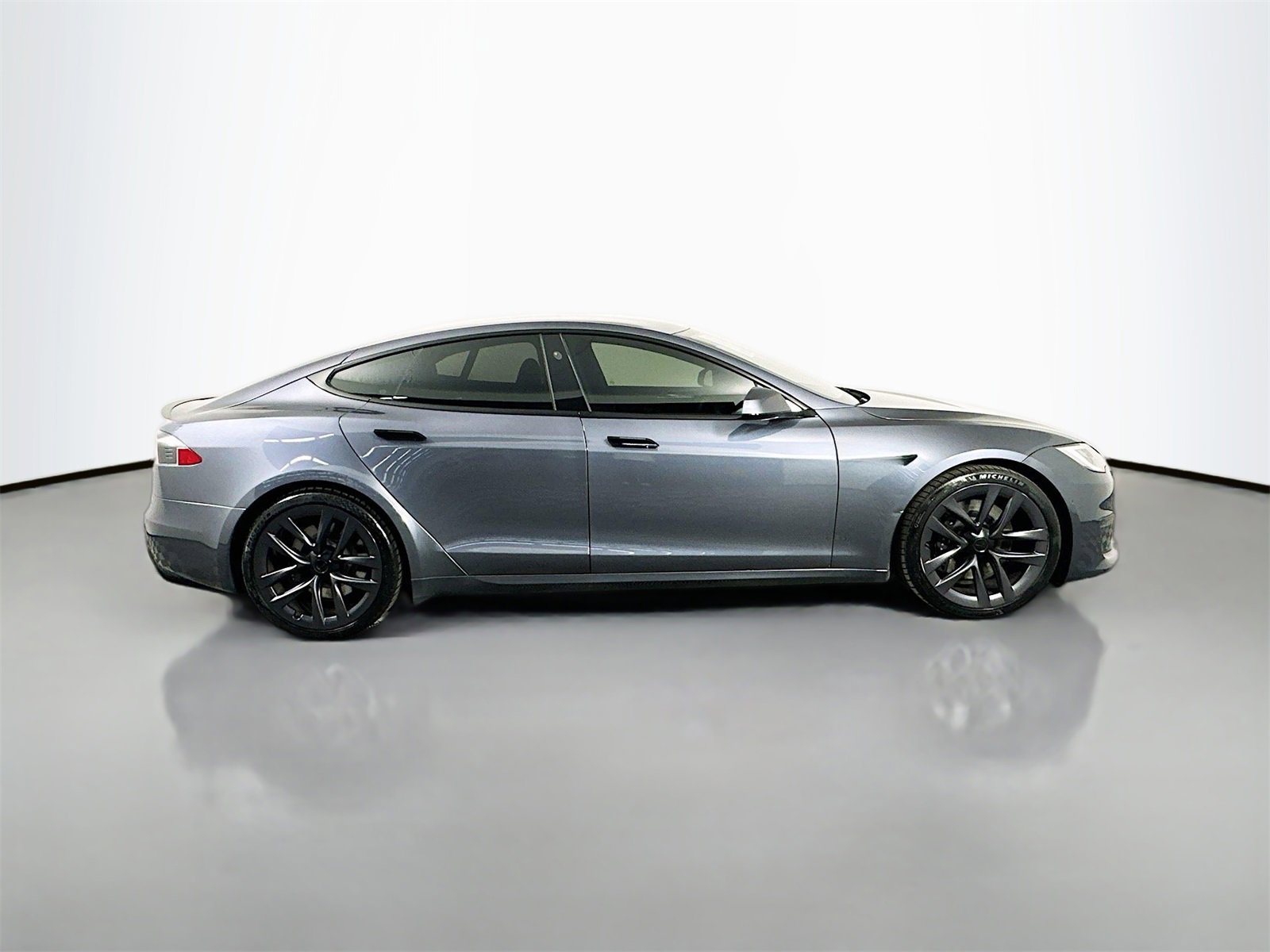 Used 2021 Tesla Model S Plaid image 8