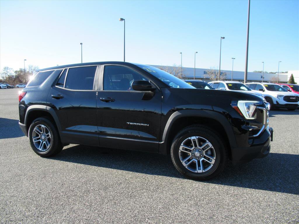 Used 2025 GMC Terrain Elevation image 2