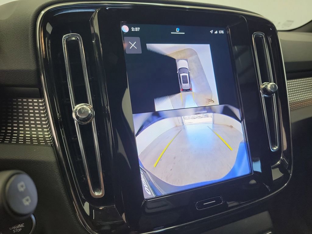 Used 2025 Volvo XC40 B5 Plus image 29