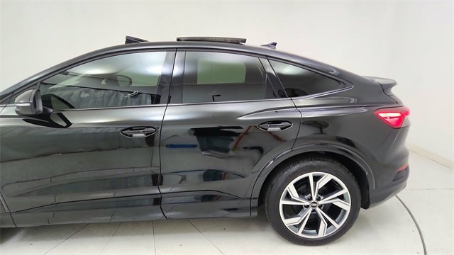 Used 2025 Audi Q4 e-tron Premium w/ Convenience Package image 11