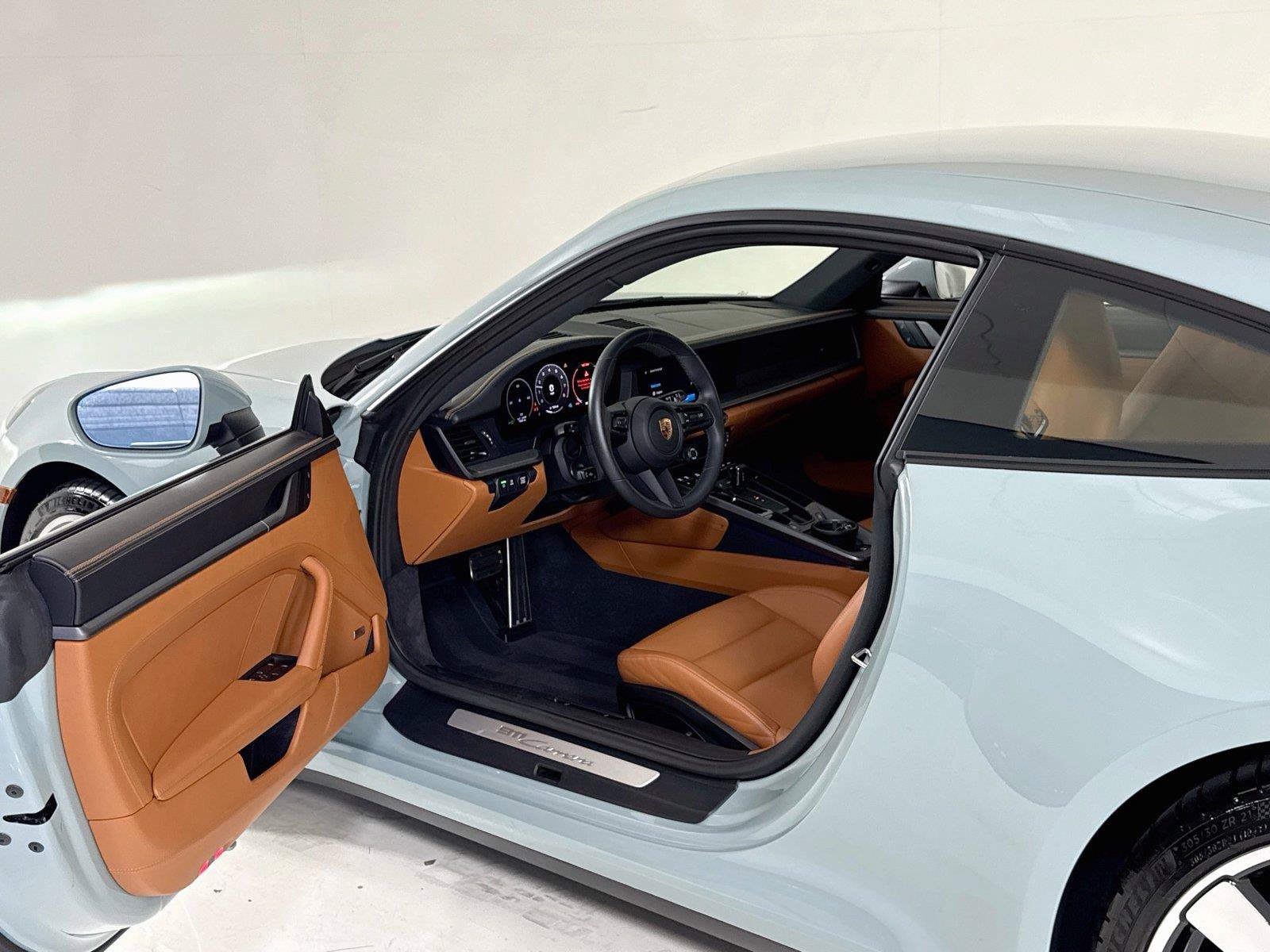 Used 2025 Porsche 911 Carrera RWD image 11