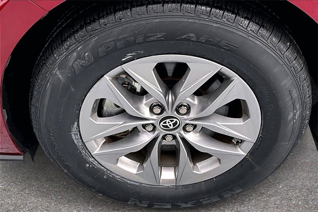 Certified 2024 Toyota Sienna XLE image 34