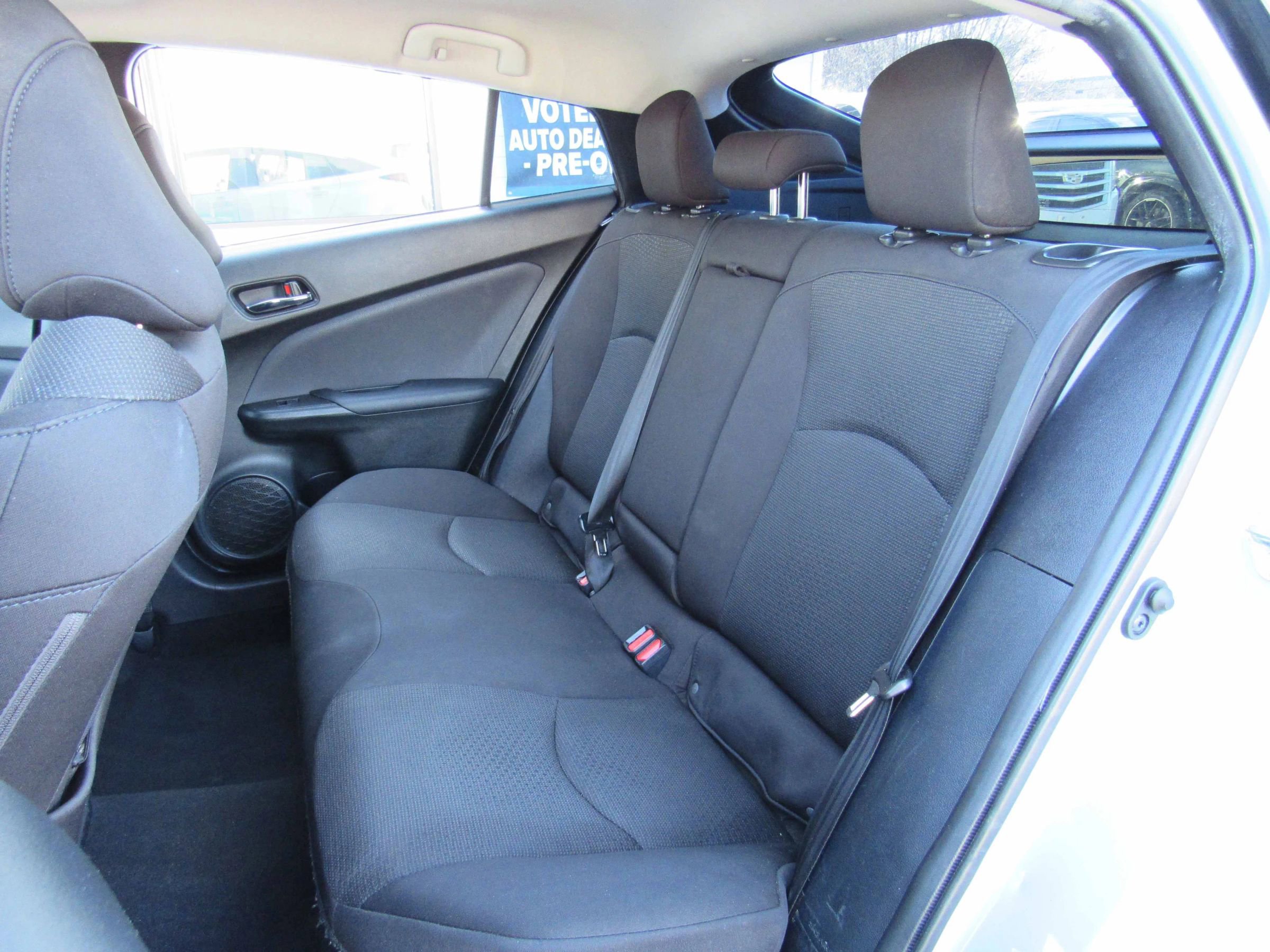 Used 2022 Toyota Prius LE image 3