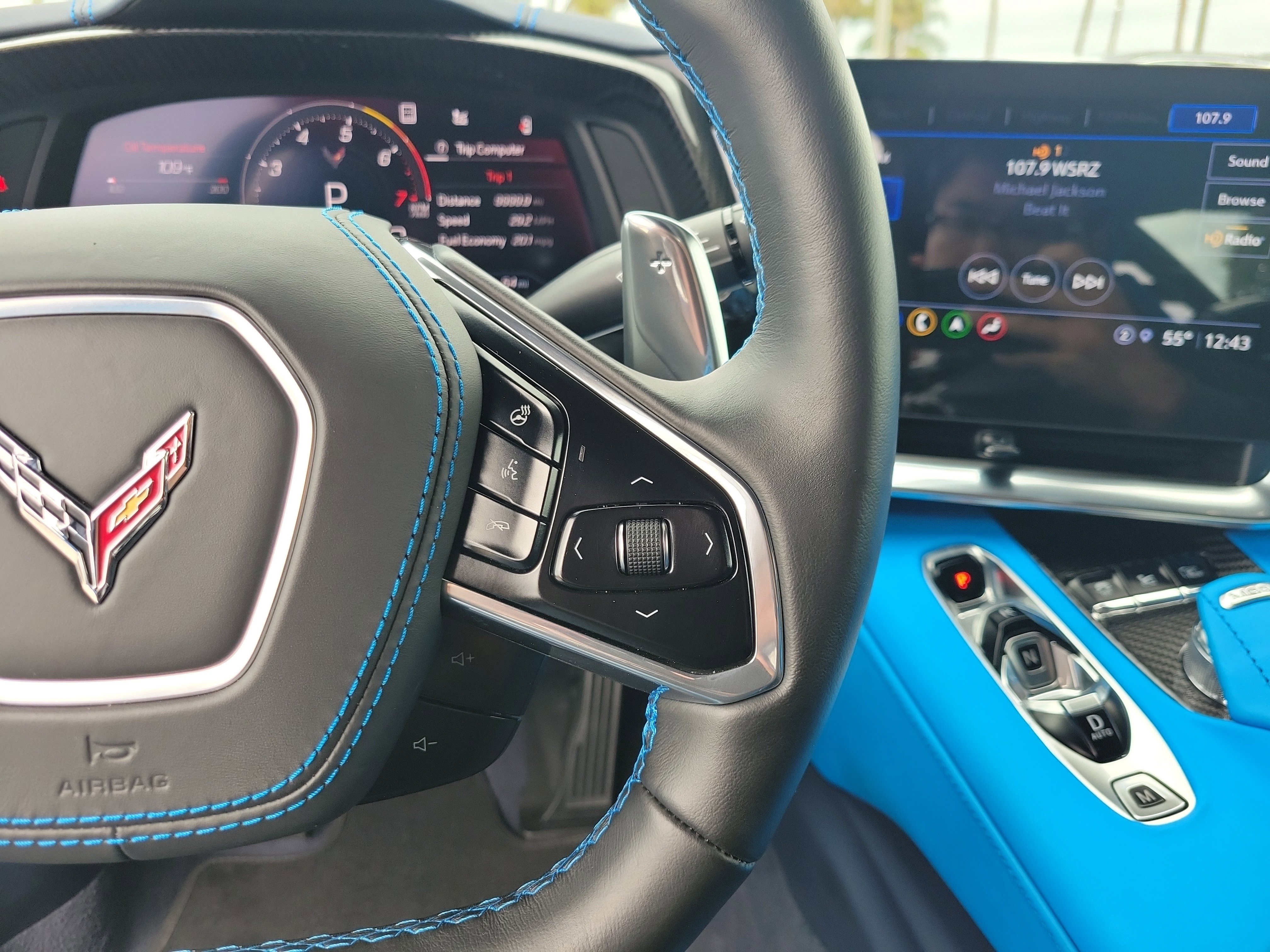 Used 2021 Chevrolet Corvette Stingray Premium Cpe w/ Z51 Performance Package image 27