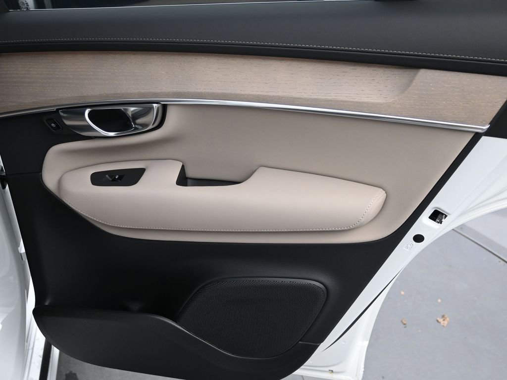 New 2026 Volvo XC90 B6 Plus w/ Protection Package Premier image 16