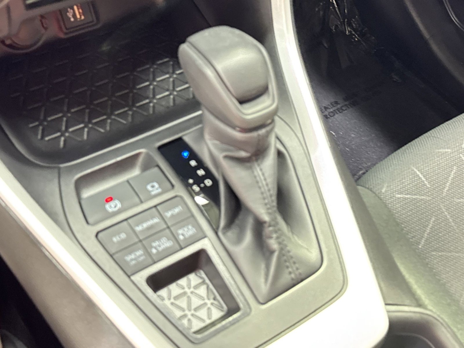 Used 2024 Toyota RAV4 XLE AWD/4WD image 34
