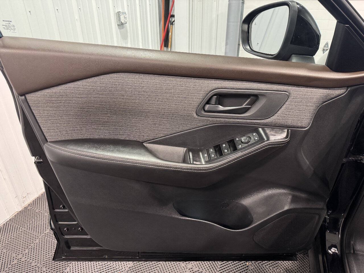 Used 2021 Nissan Rogue S AWD/4WD image 8