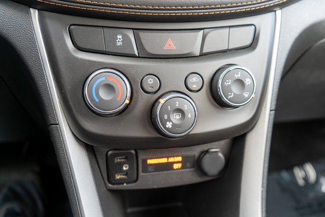 Used 2022 Chevrolet Trax LT w/ LT Convenience Package image 29