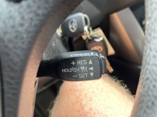 Used 2018 Toyota RAV4 LE image 23